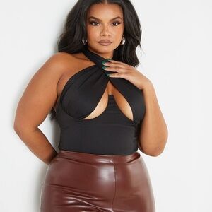 Pretty Little Thing PLUS BLACK WOVEN CROSS OVER ZIP TOP